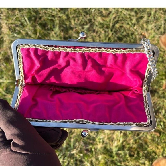 Vintage Red Burgundy Small Rectangle Knit Crochet Bag w/ Silver Chainlink Handle - Picture 6 of 8